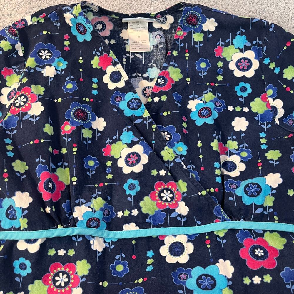 SB scrubs top only blue floral print with pockets size M 100% cotton - Picture 2 of 8